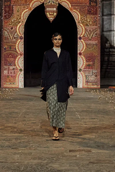 Look 8
